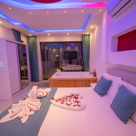 Apartament Gunbatimi 1 - Kalkan'da 2+1 Jakuzili Kaş