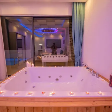 Apartament Gunbatimi 1 - Kalkan'da 2+1 Jakuzili Kaş